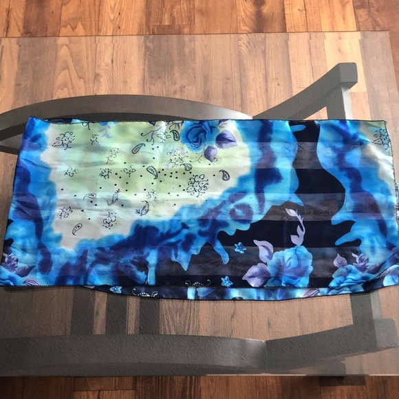 3 accessory scarves - Picture 3 of 6